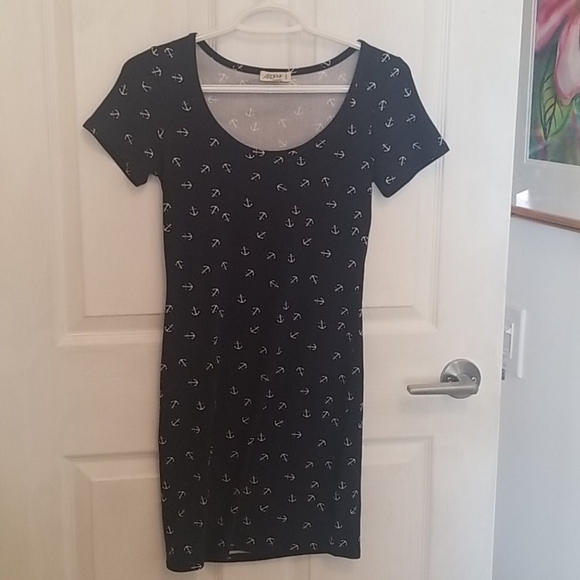 Dress - Picture 4 of 4